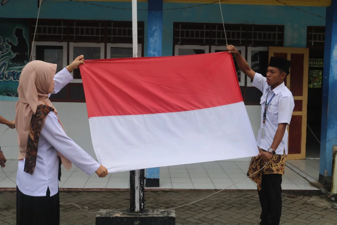 SMK Muhammadiyah Petanahan Gelar Upacara Peringatan Hari Guru Nasional 2025 dengan Khidmat